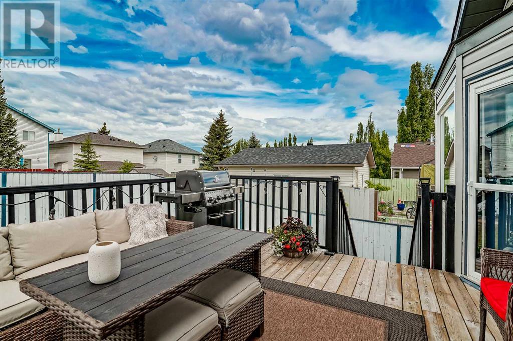 Single Family House 3 Level for Sale in  Harvest Glen Rise NE Harvest Hills Calgary 
