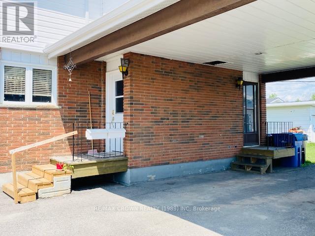 Photo 4 of 11 Kennedy Avenue, Kapuskasing ON
