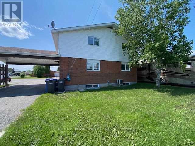 Photo 8 of 11 Kennedy Avenue, Kapuskasing ON