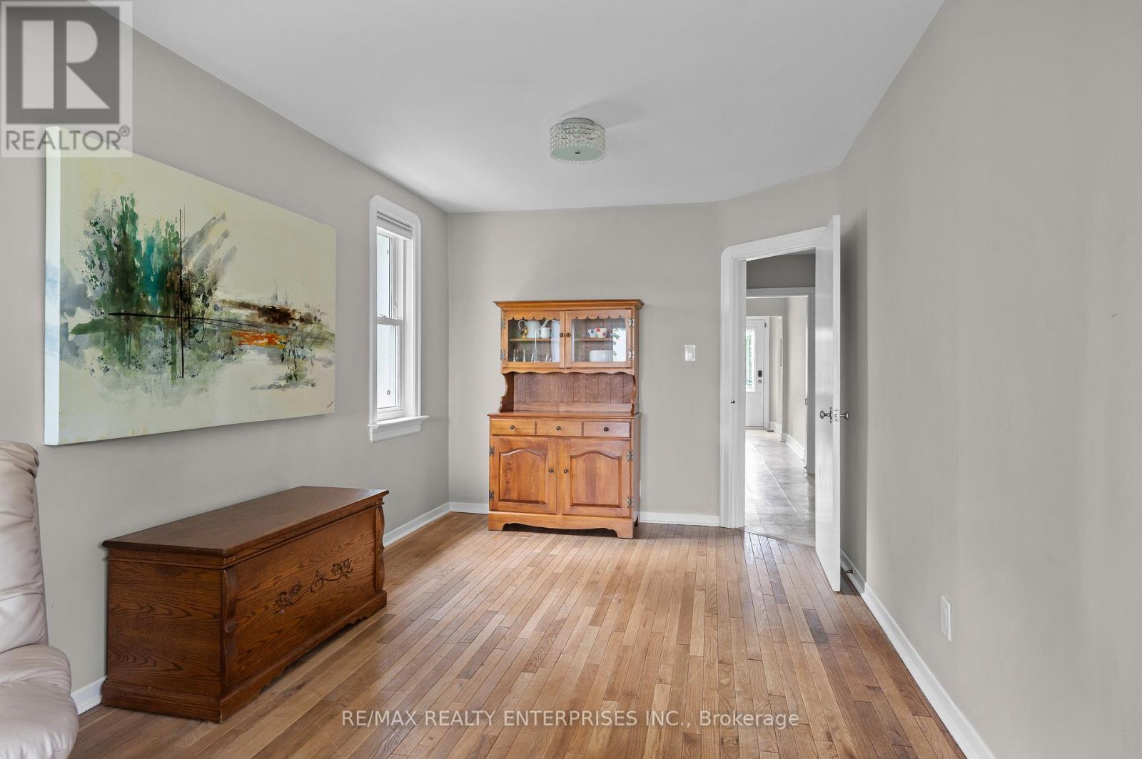 Photo 21 of 43 Pine Avenue S, Mississauga ON