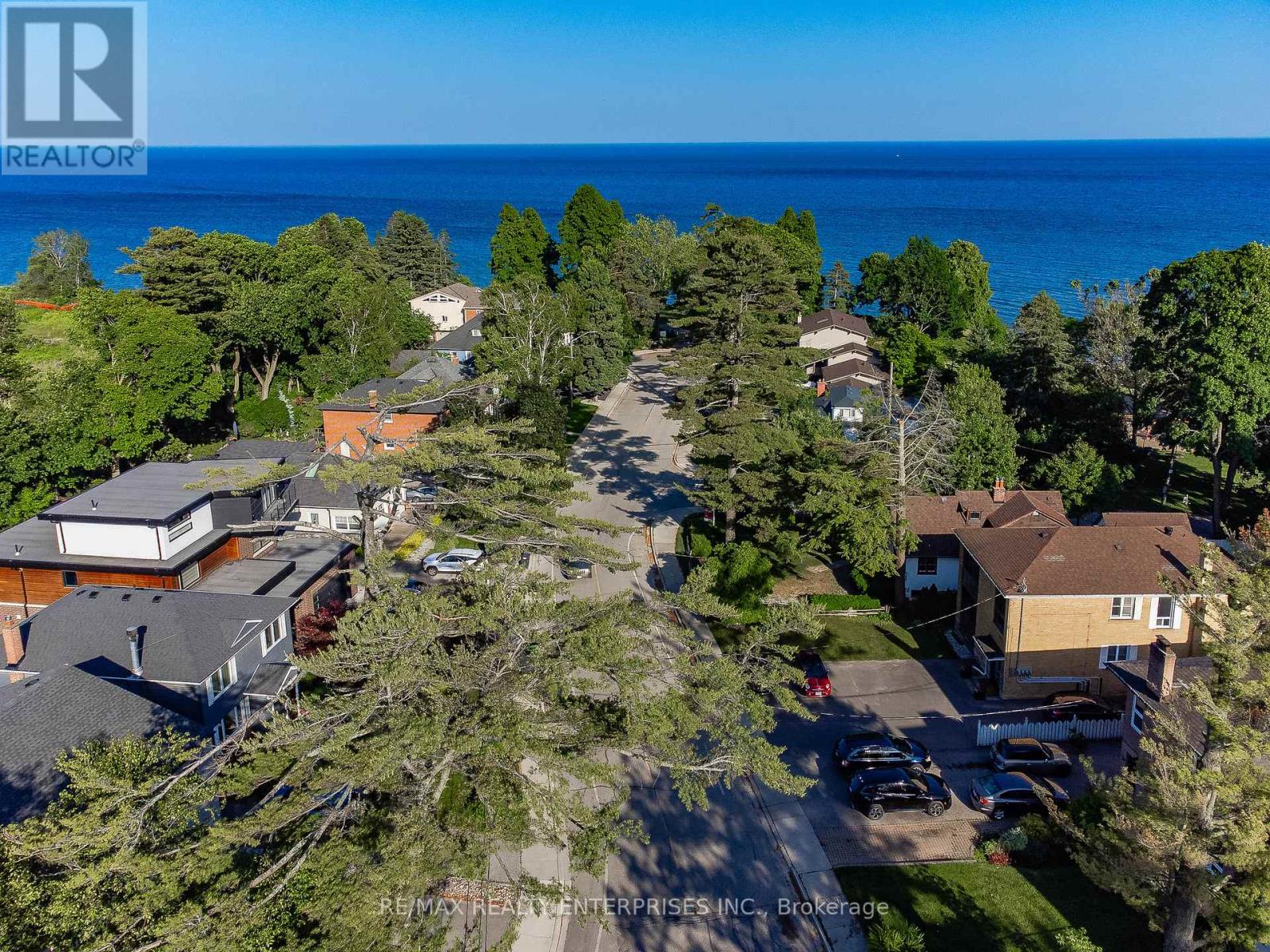 Photo 27 of 43 Pine Avenue S, Mississauga ON