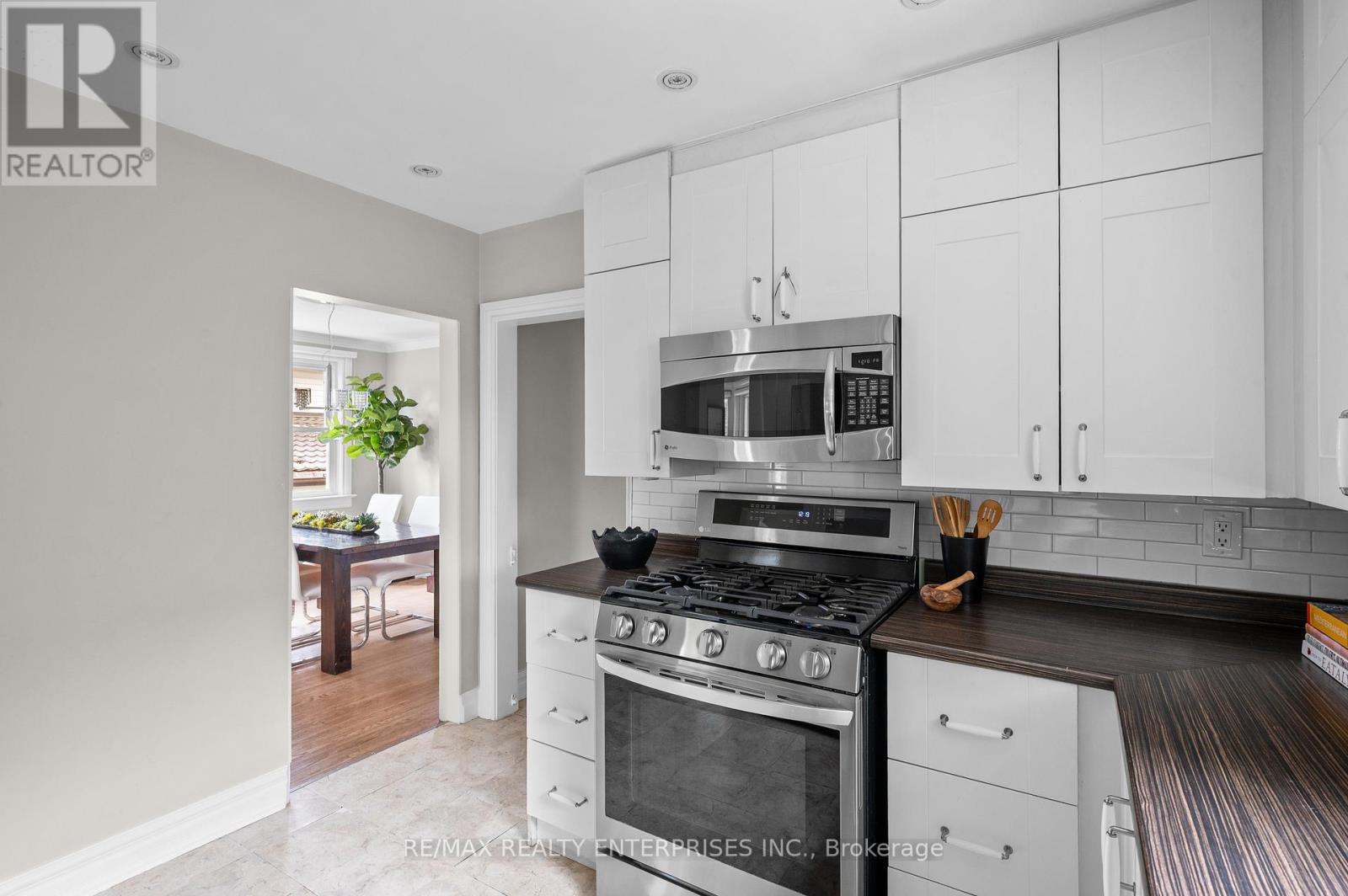 Photo 8 of 43 Pine Avenue S, Mississauga ON