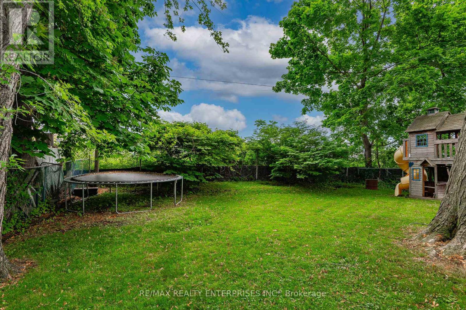 Photo 22 of 43 Pine Avenue S, Mississauga ON