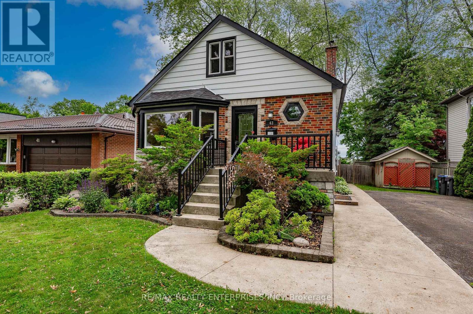 Photo 47 of 43 Pine Avenue S, Mississauga ON
