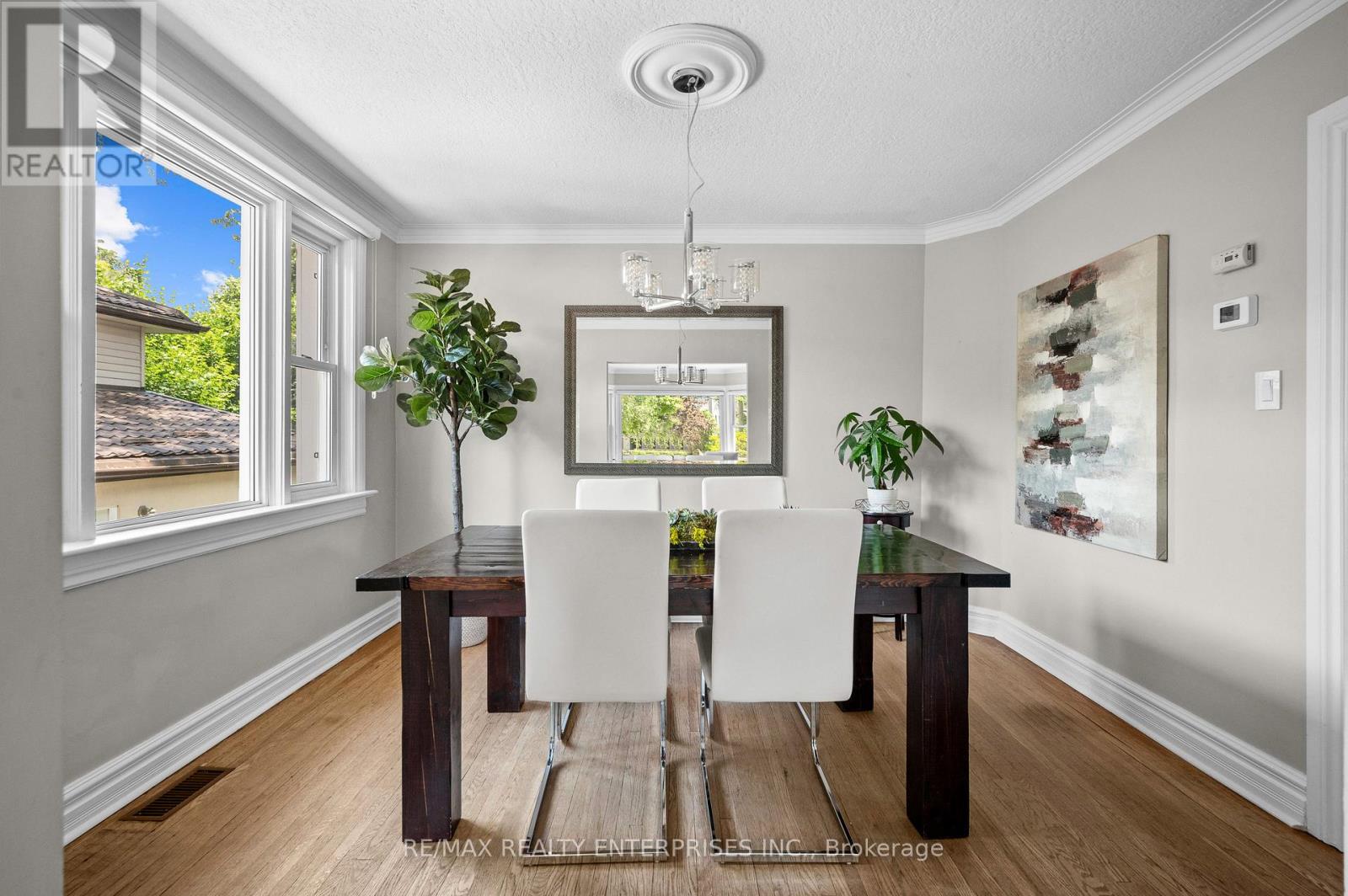 Photo 35 of 43 Pine Avenue S, Mississauga ON