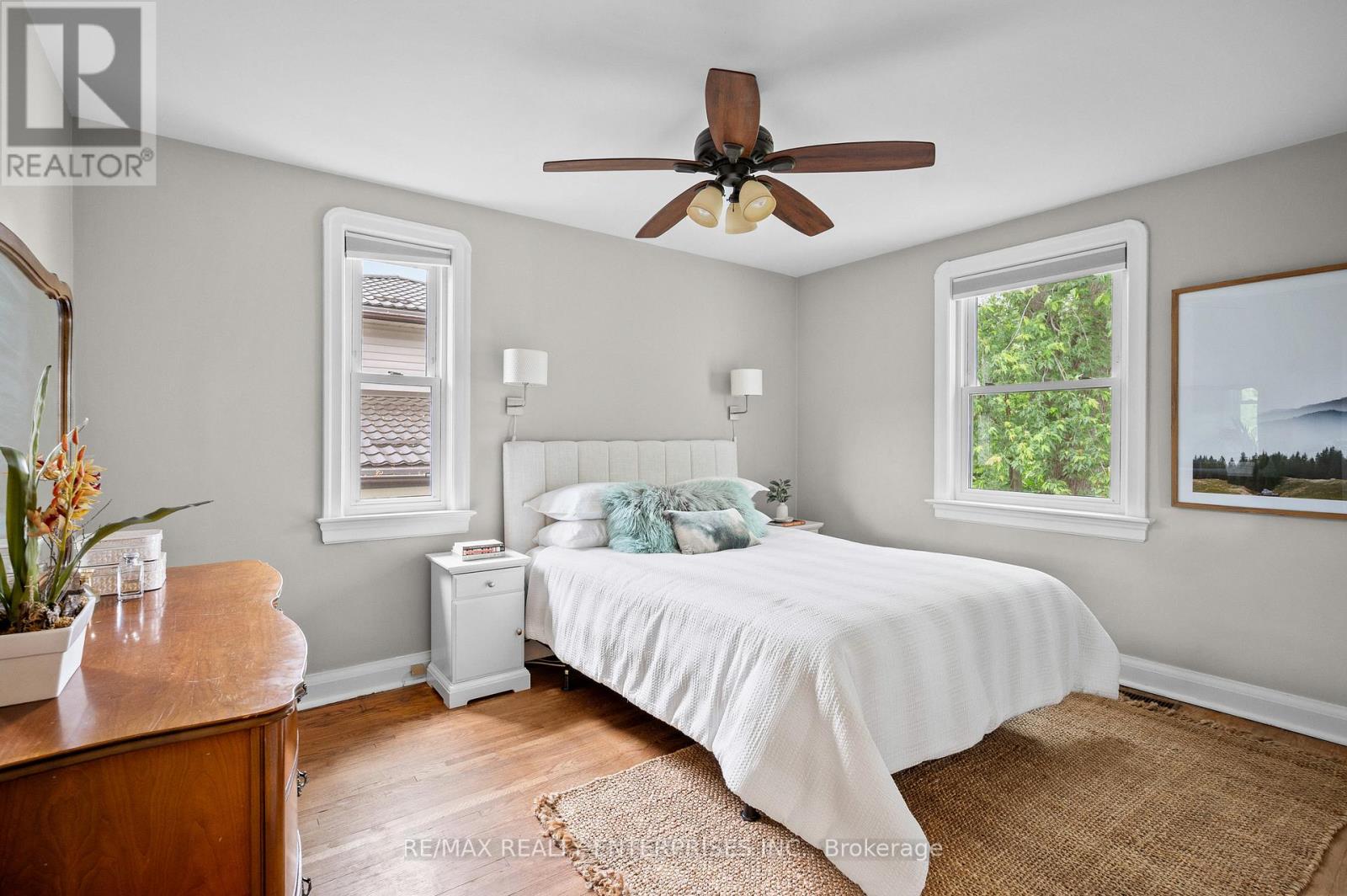 Photo 42 of 43 Pine Avenue S, Mississauga ON