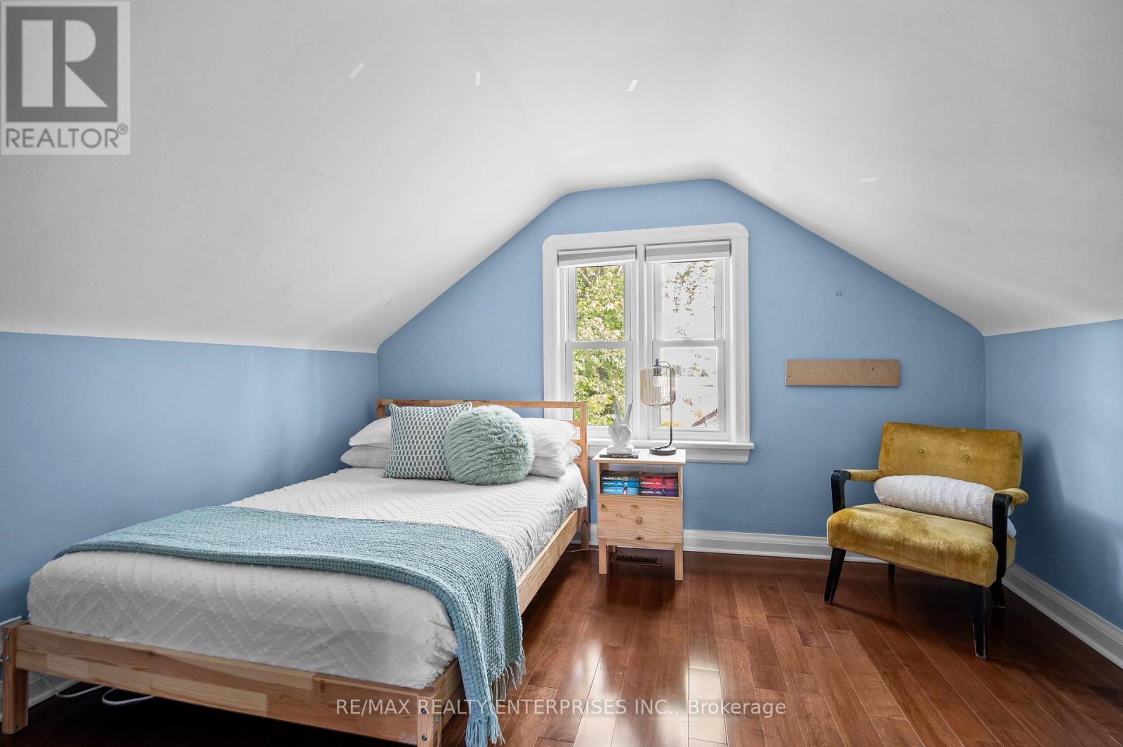 Photo 40 of 43 Pine Avenue S, Mississauga ON