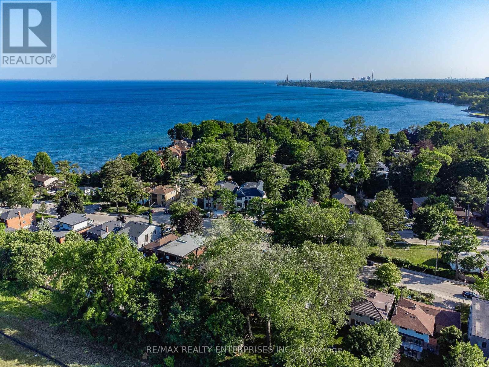 Photo 24 of 43 Pine Avenue S, Mississauga ON