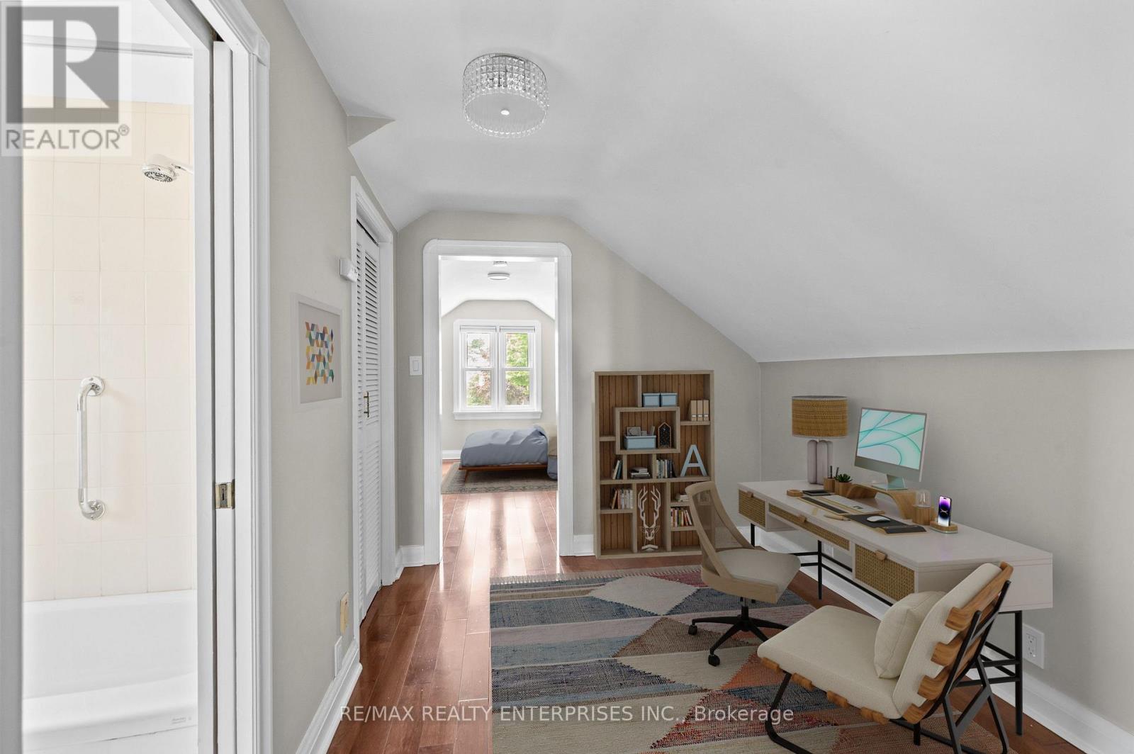 Photo 4 of 43 Pine Avenue S, Mississauga ON
