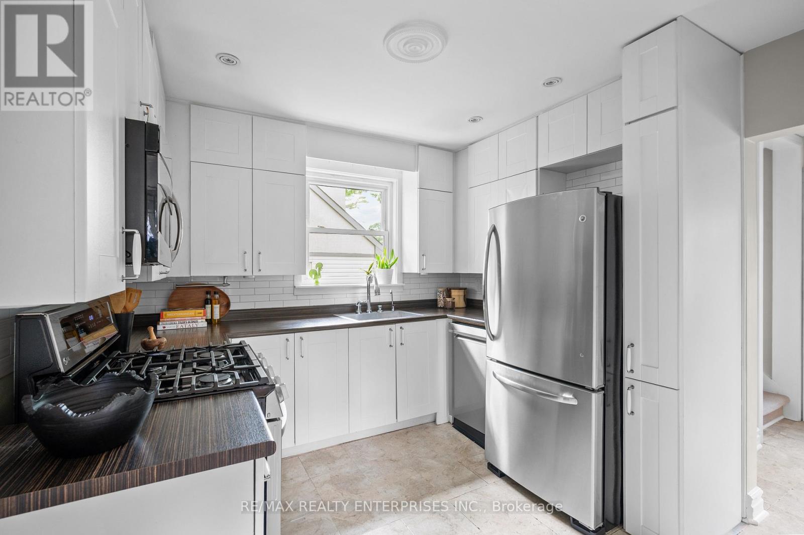 Photo 15 of 43 Pine Avenue S, Mississauga ON