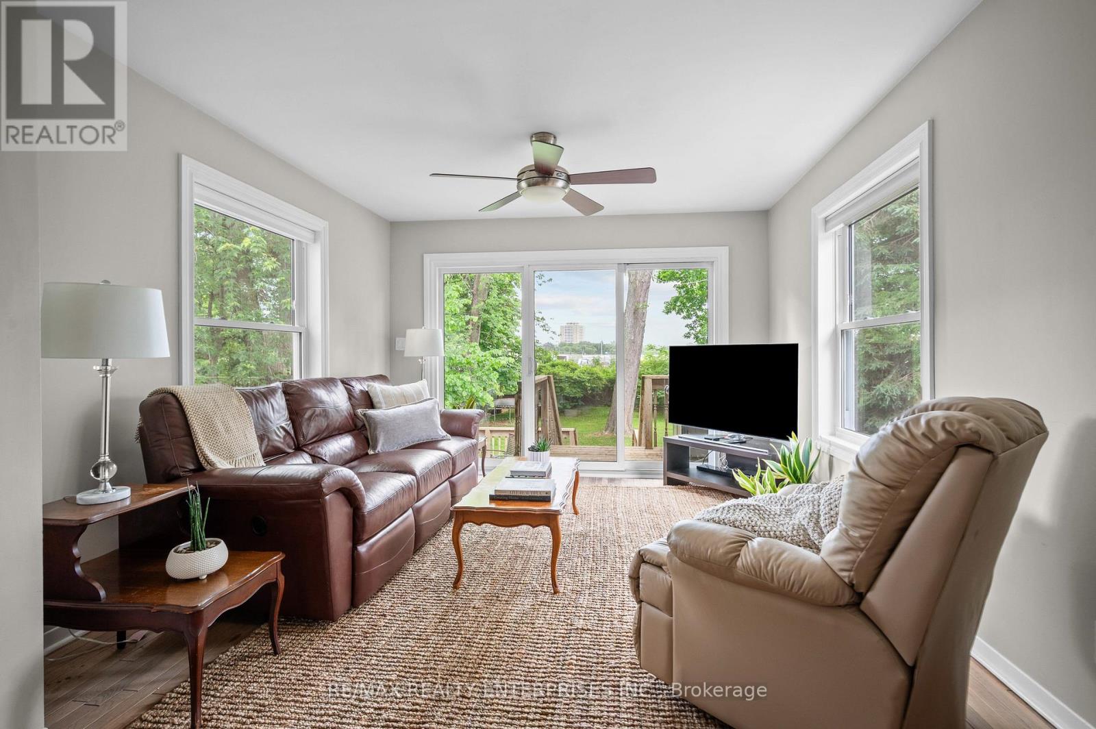 Photo 13 of 43 Pine Avenue S, Mississauga ON