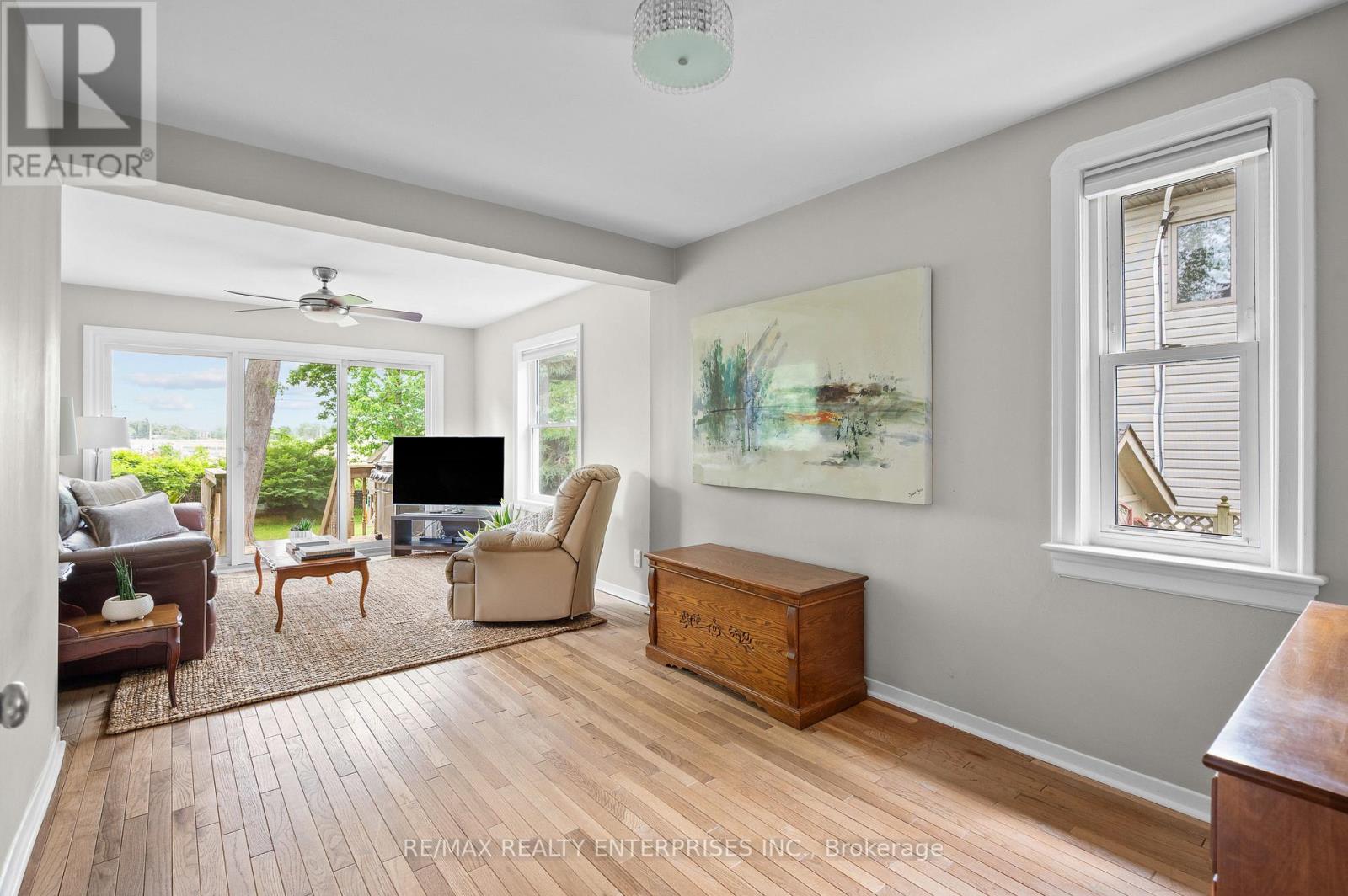 Photo 29 of 43 Pine Avenue S, Mississauga ON