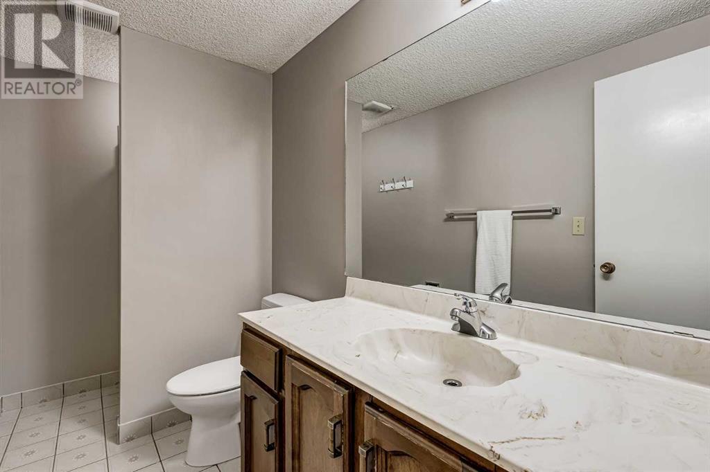 Single Family House Bi-level for Sale in  Woodmont Way SW Woodbine Calgary 