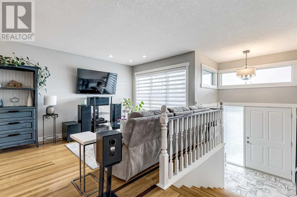 Single Family House Bi-level for Sale in  Woodmont Way SW Woodbine Calgary 