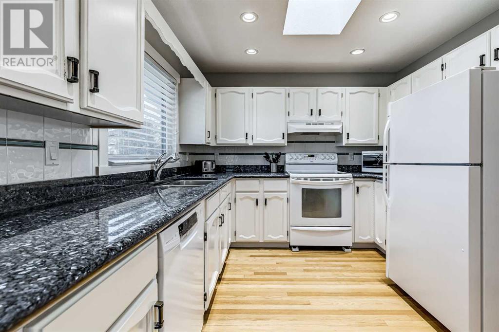 Single Family House Bi-level for Sale in  Woodmont Way SW Woodbine Calgary 