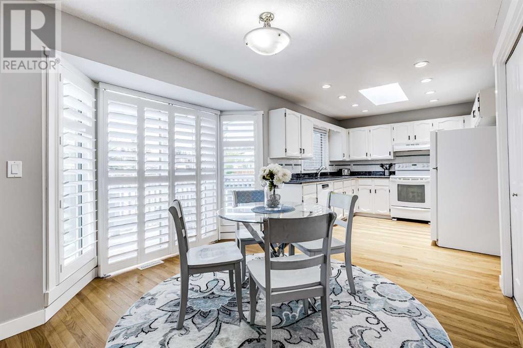 Single Family House Bi-level for Sale in  Woodmont Way SW Woodbine Calgary 