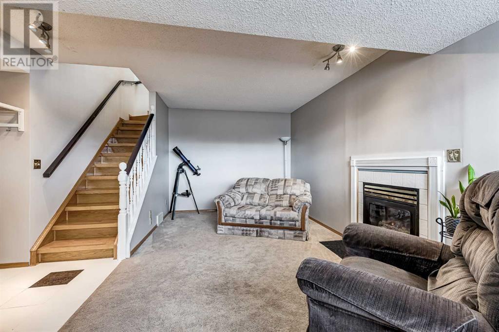 Single Family House Bi-level for Sale in  Woodmont Way SW Woodbine Calgary 