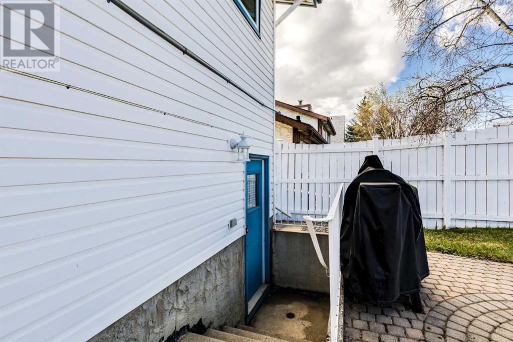 Single Family House Bi-level for Sale in  Woodmont Way SW Woodbine Calgary 