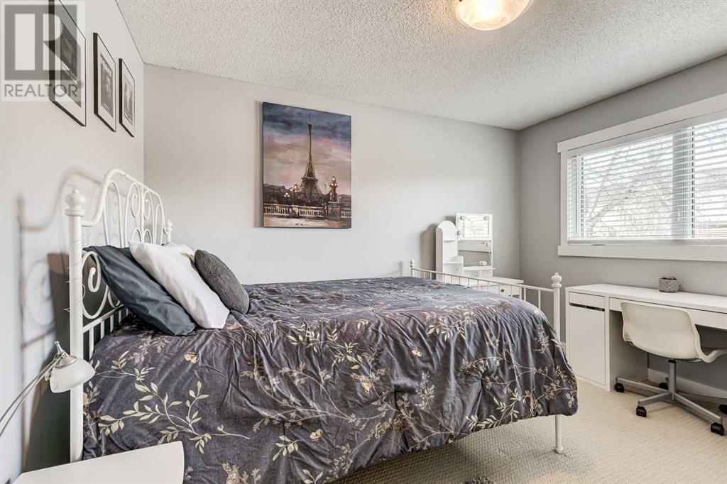 Single Family House Bi-level for Sale in  Woodmont Way SW Woodbine Calgary 