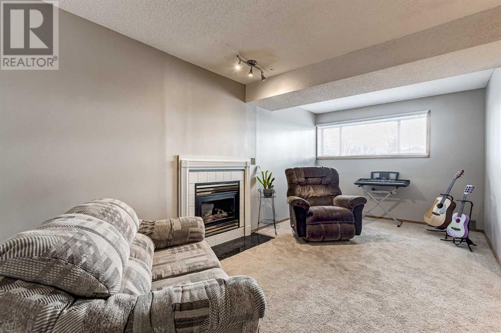 Single Family House Bi-level for Sale in  Woodmont Way SW Woodbine Calgary 