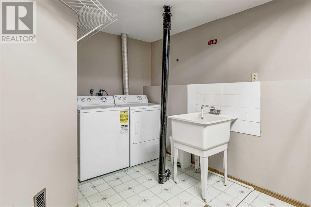 Single Family House Bi-level for Sale in  Woodmont Way SW Woodbine Calgary 