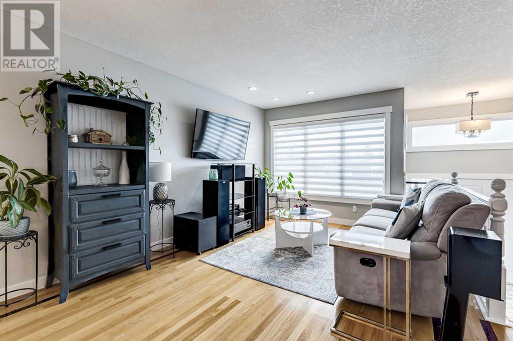 Single Family House Bi-level for Sale in  Woodmont Way SW Woodbine Calgary 