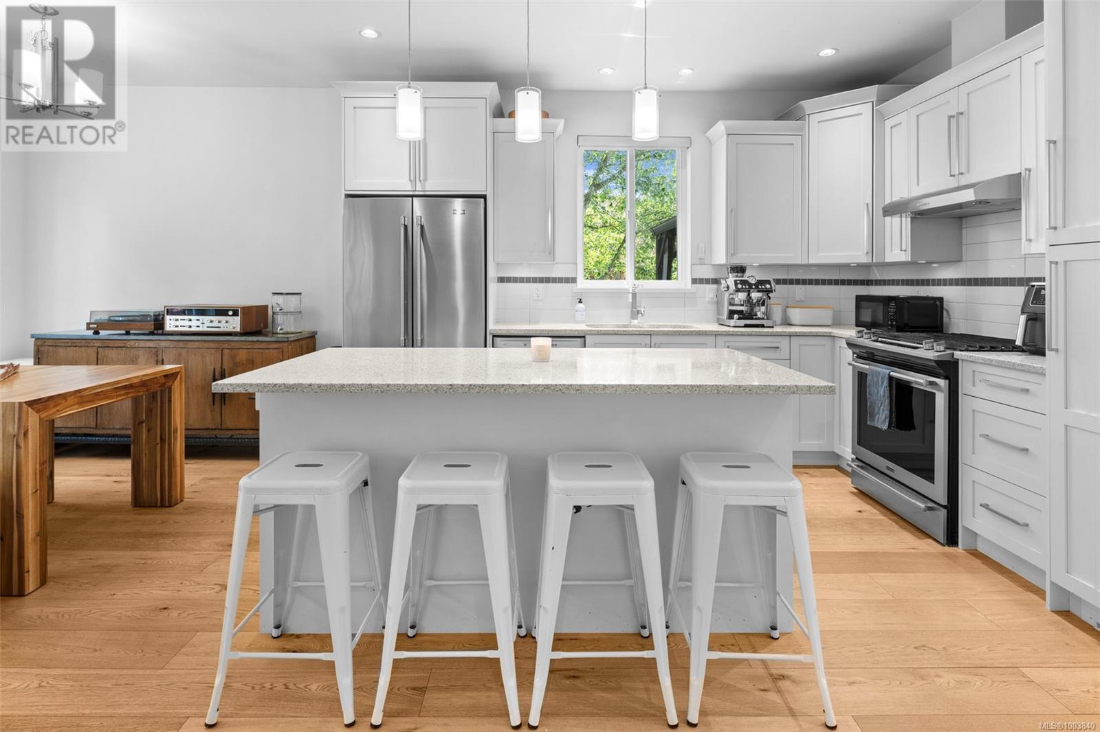 Photo 9 of 2910 Burlington Cres, Langford BC