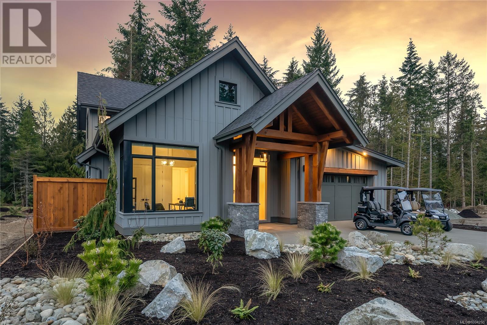 530 Hole-in-One Dr, Qualicum Beach