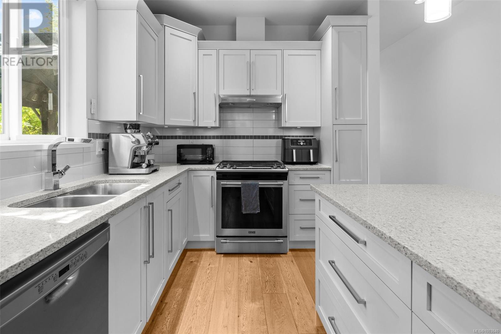 Photo 11 of 2910 Burlington Cres, Langford BC