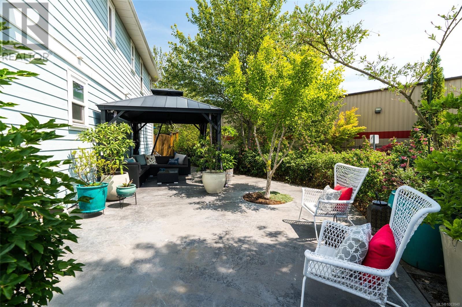 Photo 33 of 2910 Burlington Cres, Langford BC