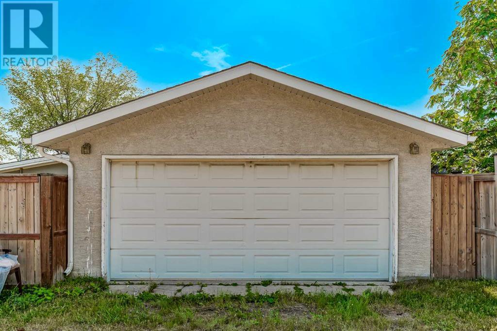 Single Family House Bungalow for Sale in  Buckthorn Road NW Thorncliffe Calgary 