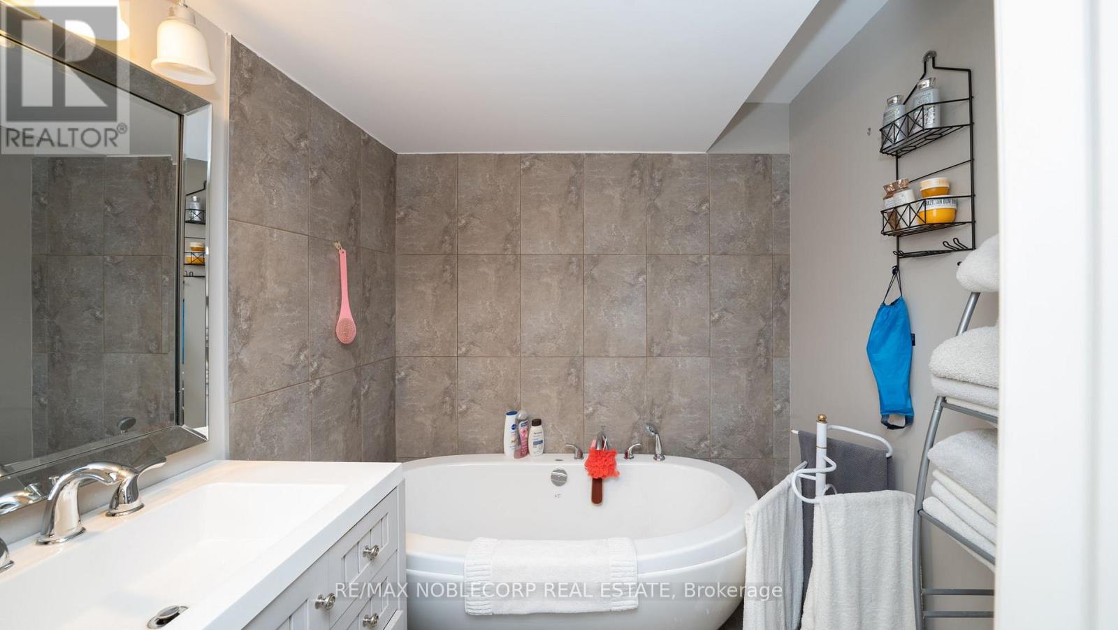 Photo 29 of 128 40 Hillcrest Drive, New Tecumseth ON