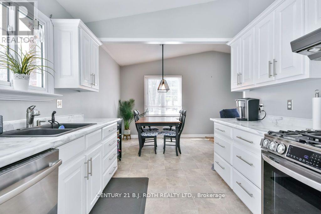 Photo 27 of 21 Luella Boulevard, Springwater ON