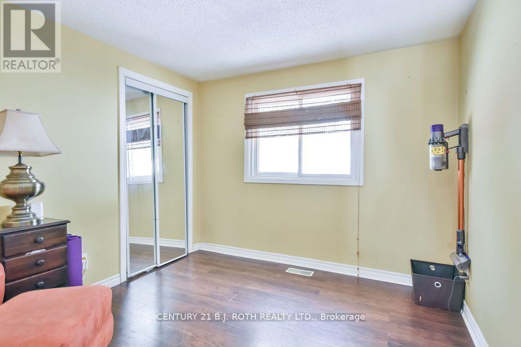 Photo 17 of 21 Luella Boulevard, Springwater ON