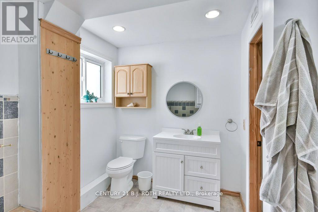 Photo 8 of 21 Luella Boulevard, Springwater ON