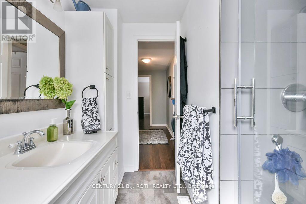 Photo 10 of 21 Luella Boulevard, Springwater ON