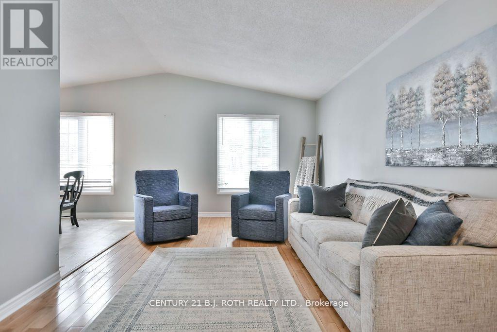 Photo 26 of 21 Luella Boulevard, Springwater ON