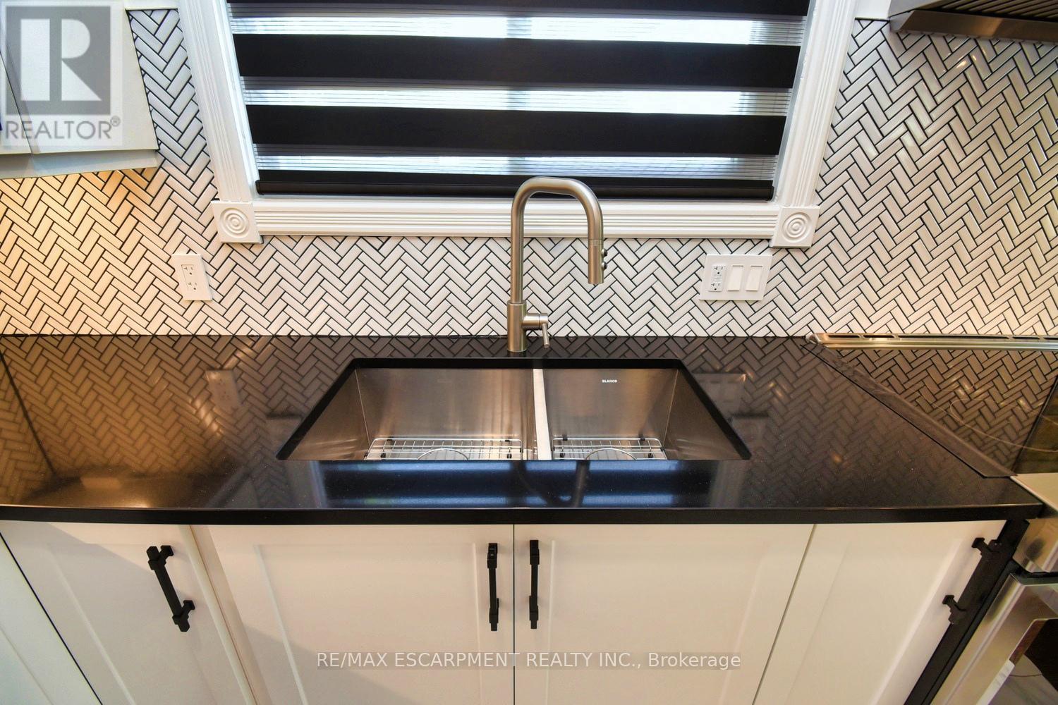 Photo 16 of 59 Yorkdale Crescent, Hamilton ON