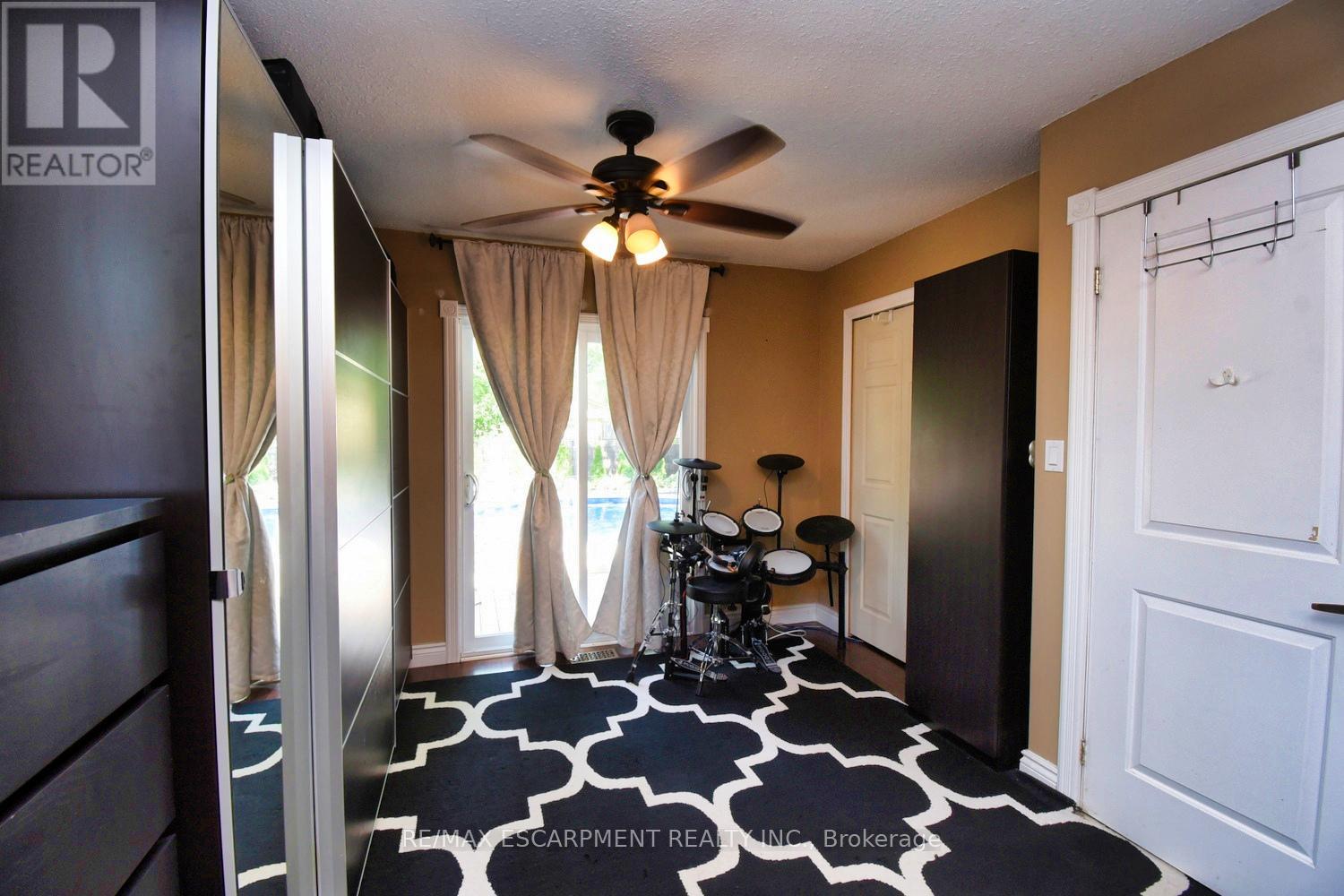 Photo 21 of 59 Yorkdale Crescent, Hamilton ON
