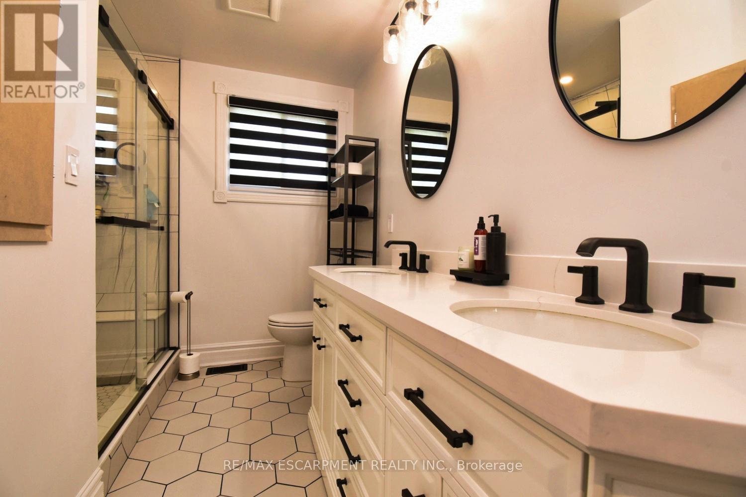 Photo 23 of 59 Yorkdale Crescent, Hamilton ON