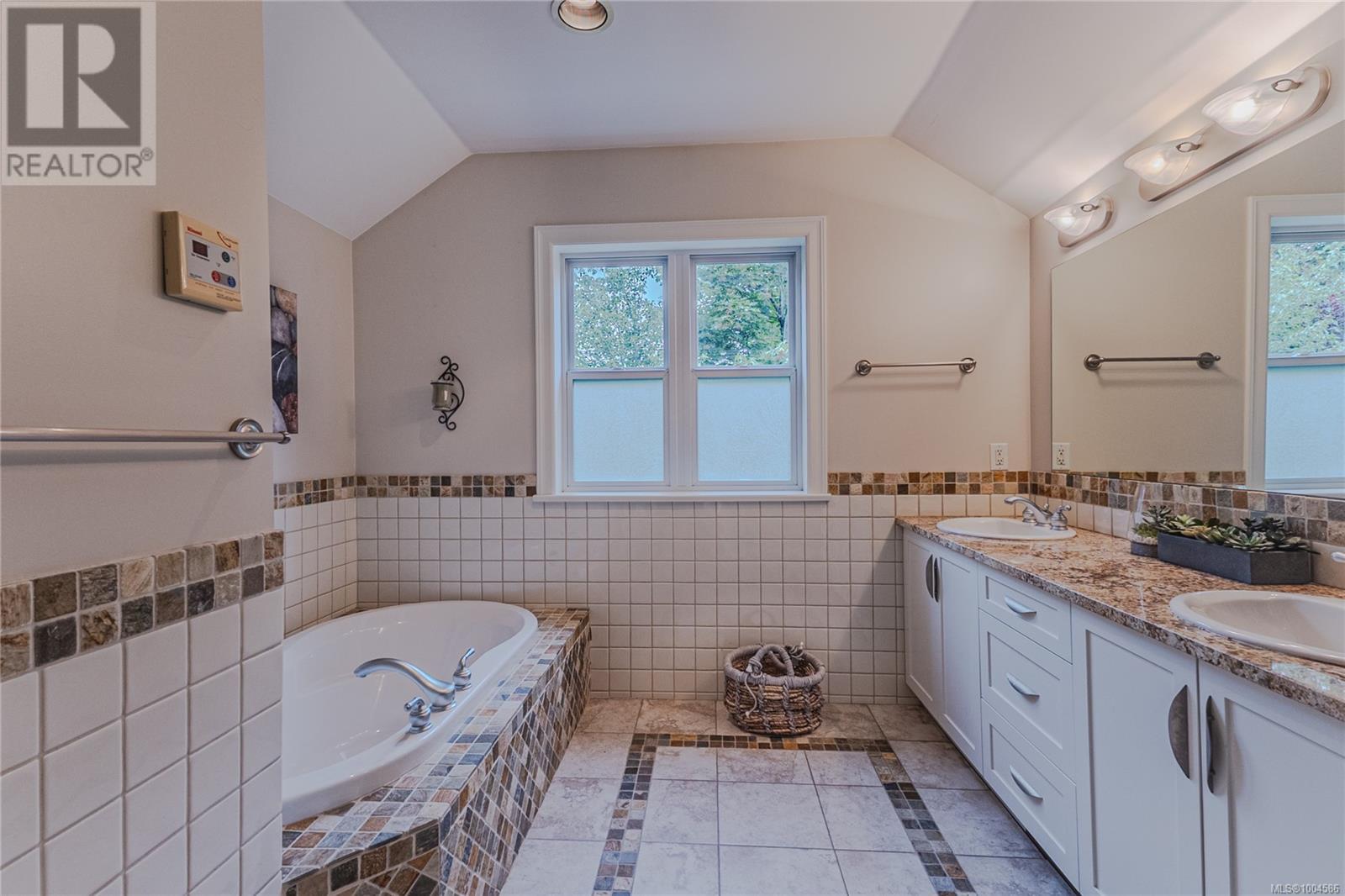 Photo 25 of 3948 Telegraph Bay Rd, Saanich BC