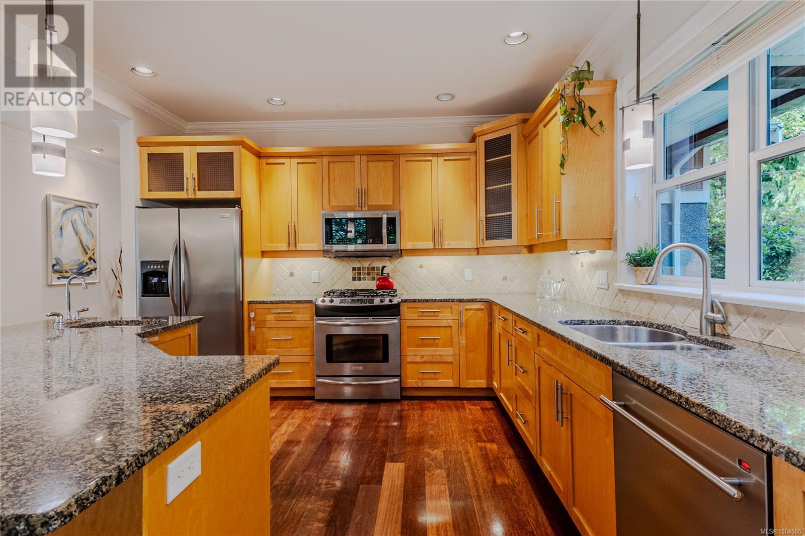 Photo 10 of 3948 Telegraph Bay Rd, Saanich BC