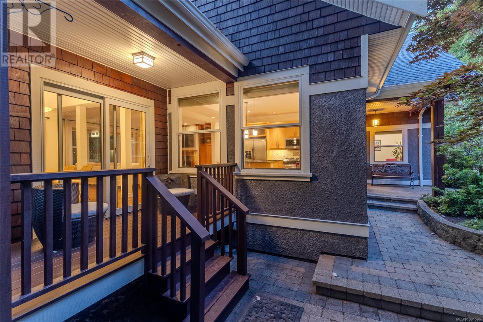 Photo 3 of 3948 Telegraph Bay Rd, Saanich BC