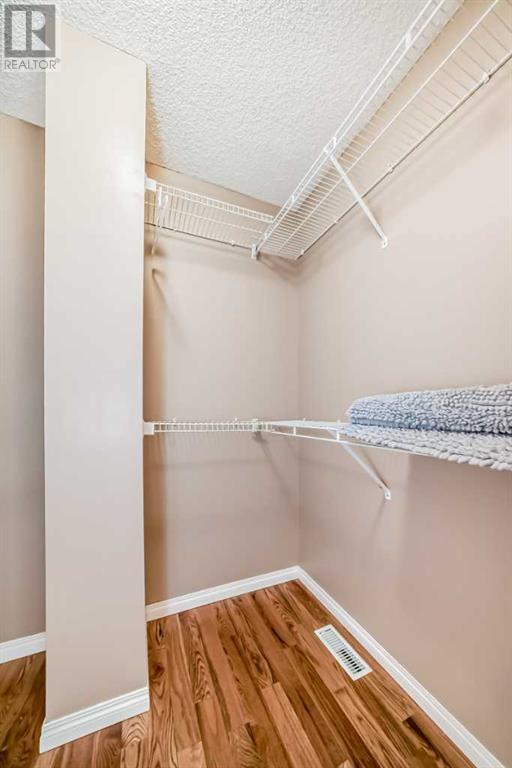 Single Family House for Sale in  Douglasview Rise SE Douglasdale/Glen Calgary 
