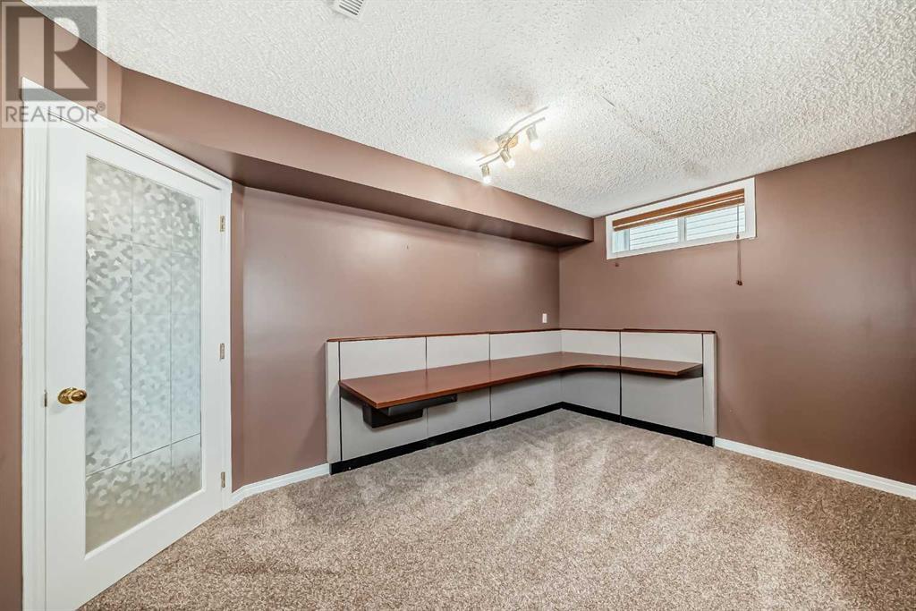 Single Family House for Sale in  Douglasview Rise SE Douglasdale/Glen Calgary 