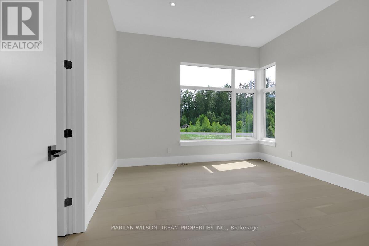 Photo 33 of 1070 Green Jacket Crescent, Ottawa ON