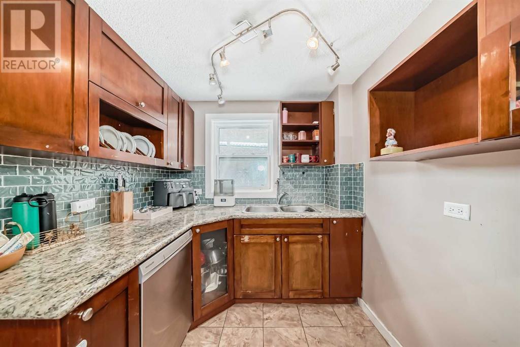 Single Family House for Sale in    Street SW Altadore Calgary 