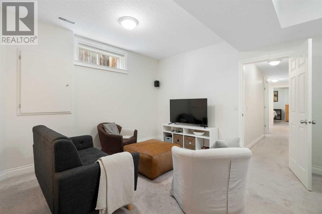 Single Family House for Sale in   Avenue SW Windsor Park Calgary 