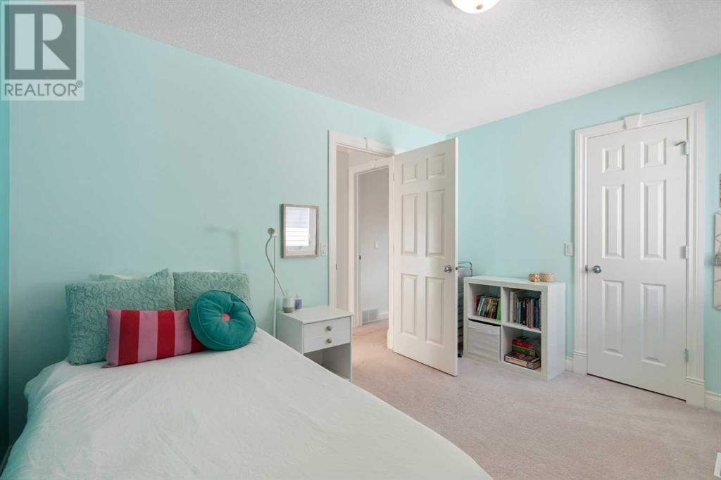 Single Family House for Sale in   Avenue SW Windsor Park Calgary 