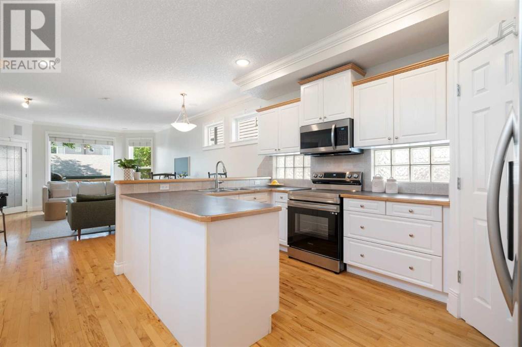 Single Family House for Sale in   Avenue SW Windsor Park Calgary 